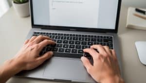 découvrez comment faire un tilde sur mac avec nos astuces simples et les raccourcis clavier efficaces pour gagner du temps.